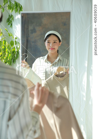 年輕的女人 年輕的女人 40689039