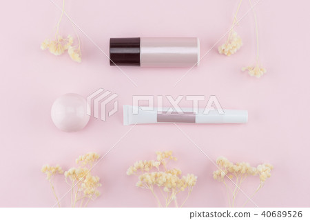 Skincare decorate with white dried flowers Skincare decorate with white dried flowers 40689526