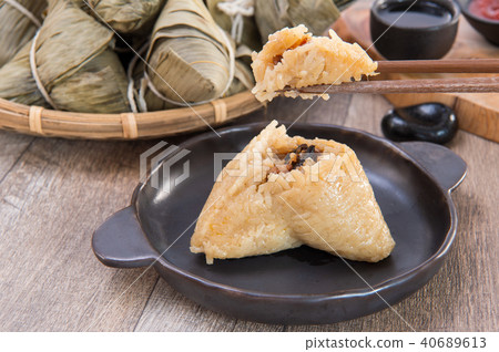 粽子 整串粽子 吃粽子 夾粽子 特寫 端午節 A bunch of Zongzi ひとふさの粽 40689613
