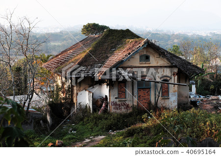 Damaged ancient villa Damaged ancient villa 40695164