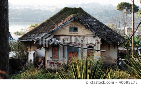 mansion house degradation 40695173