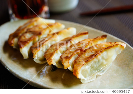 煎餃子 煎餃子 40695437