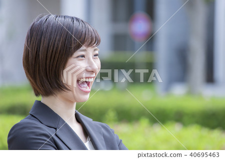 年輕的商界女強人 40695463