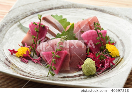 Yellowtail sashimi Yellowtail sashimi 40697218
