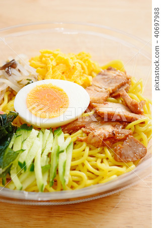 Delicious chilled chicken 40697988