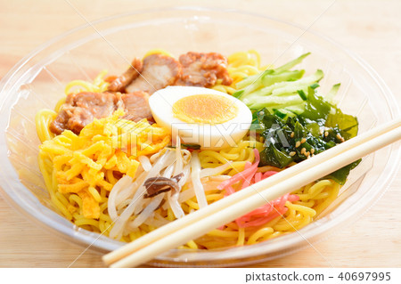 Delicious chilled chicken 40697995