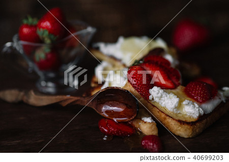 French toasts with ricotta and strawberry 40699203