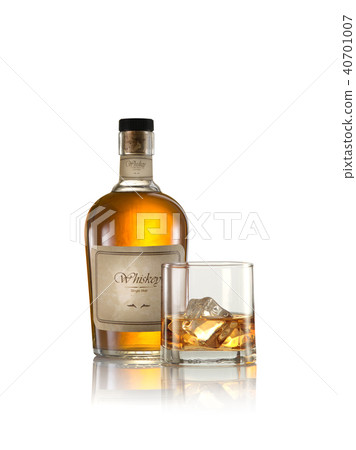 whiskey on white 40701007
