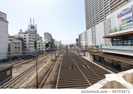 是立川站。除JR4線以外可以使用單軌列車線以及多條公共汽車路線的立川站，方便去任何地方 40703671
