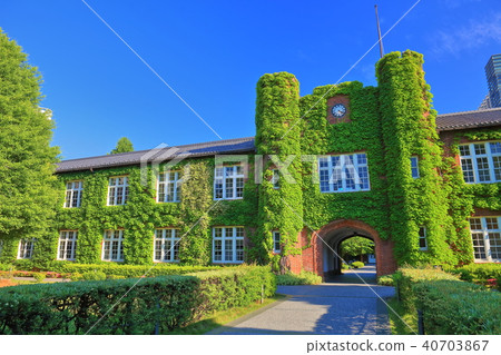 Main building of fresh green Rikkyo University 40703867
