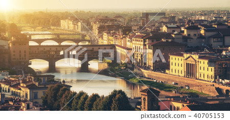 Ponte Vecchio Bridge in Florence - Italy Ponte Vecchio Bridge in Florence - Italy 40705153