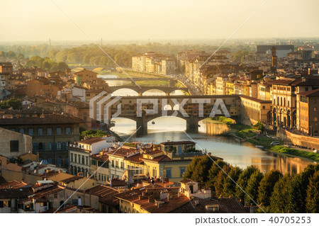 Ponte Vecchio Bridge in Florence - Italy Ponte Vecchio Bridge in Florence - Italy 40705253