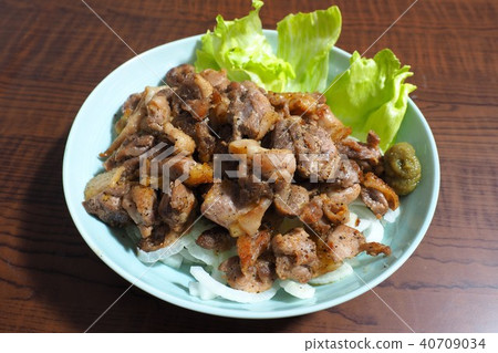 Charcoal grilling of local chicken Charcoal grilling of local chicken 40709034