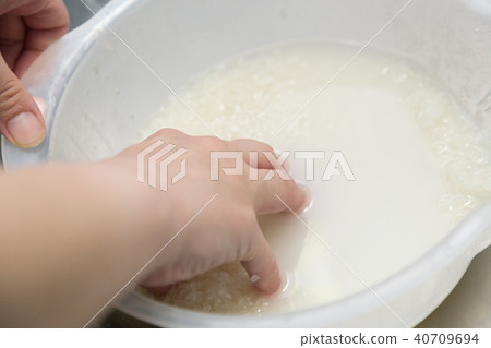 女人洗米飯 40709694