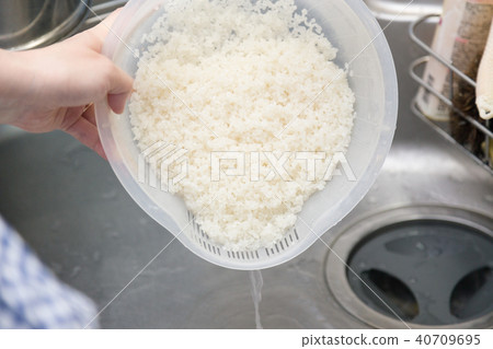 女人洗米飯 40709695