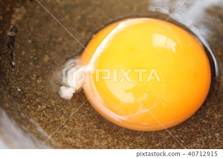 Raw egg carcass Raw egg carcass 40712915