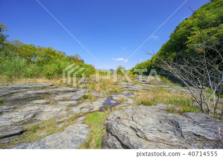 新鮮的綠色Nagatake Nagatoro岩石 新鮮的綠色Nagatake Nagatoro岩石 40714555