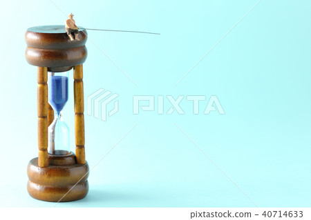 Wait patiently Wait patiently 40714633