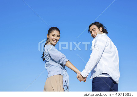 一對夫婦住在藍天后面 40716833