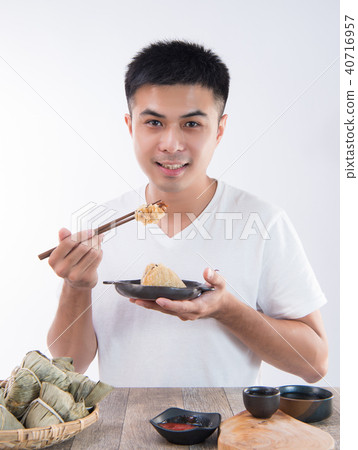 男子男生宅男杏子宅男團子雞蛋杏子吃zi子 男子男生宅男杏子宅男團子雞蛋杏子吃zi子 40716957