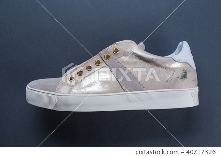 one female sneaker 40717326