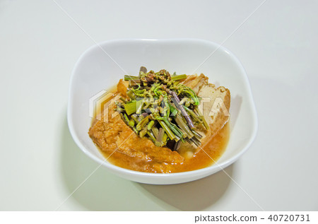 蕨菜和油炸的食物 蕨菜和油炸的食物 40720731