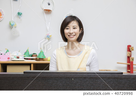 獵犬夫人演奏管風琴 40720998