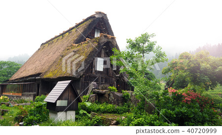 Shirakawa-go village in the rainy day 40720999