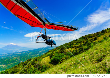 (靜岡縣)懸掛式滑翔機和富士山起飛 (靜岡縣)懸掛式滑翔機和富士山起飛 40721248