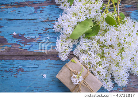 Hand made gift box and white lilacs flowers Hand made gift box and white lilacs flowers 40721817