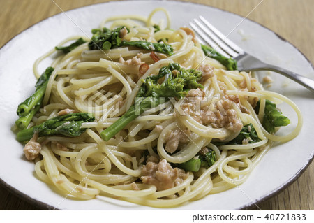 Pasta with salmon and rape flower 40721833
