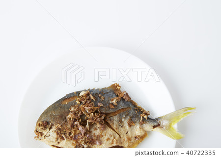 Fresh pomfret deep fried in dish Fresh pomfret deep fried in dish 40722335