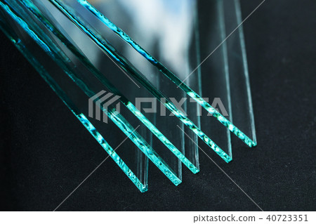 Sheets of Factory manufacturing tempered clear float glass panels cut to size Sheets of Factory manufacturing tempered clear float glass panels cut to size 40723351