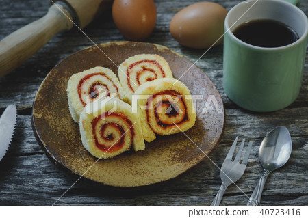 Sweet roll with Strawberry Sweet roll with Strawberry 40723416