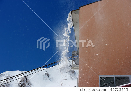 長野縣Kuganegi市Senjyojiki站春天的到來雪崩現象 長野縣Kuganegi市Senjyojiki站春天的到來雪崩現象 40723535