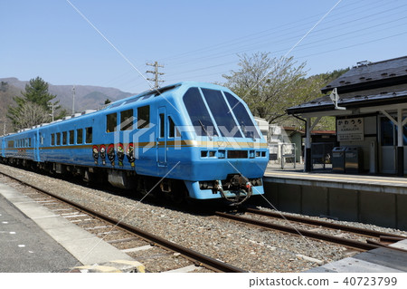 Kawaha station stopped Kiha 58 "Kenji" 40723799