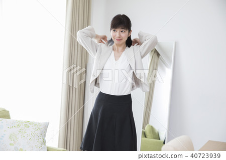 Young women, getting ready before going to work Young women, getting ready before going to work 40723939