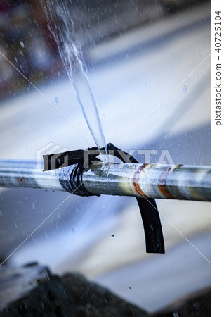 water flowing loss from old metal pipe line 40725104