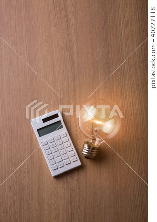 Light bulb with light and calculator 40727118