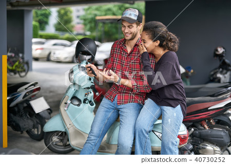Dating of interracial couple 40730252
