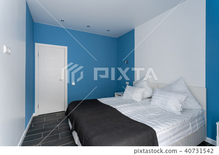 daylight morning. Hotel standart room. modern bedroom with white pillows. simple and stylish daylight morning. Hotel standart room. modern bedroom with white pillows. simple and stylish 40731542
