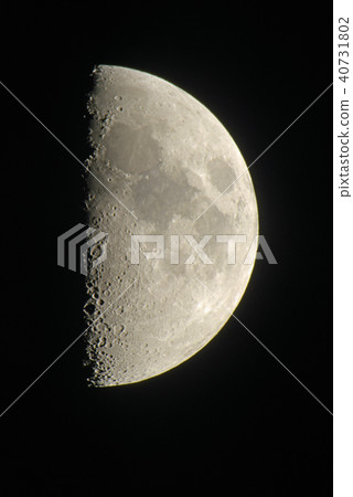 第一季度的月亮 40731802