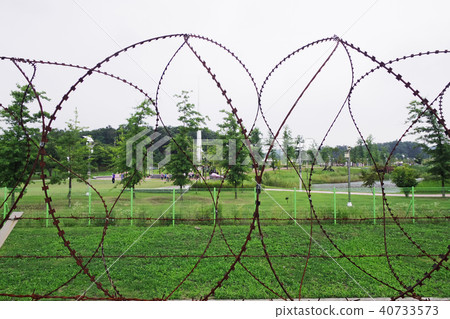 Steel bar stretched in the demilitarized zone 40733573