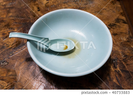 Bowl after finishing ramen 40733883