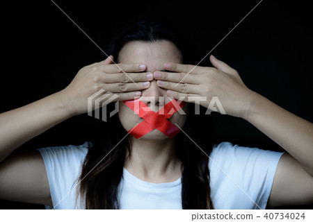 woman was wrapping her mount by adhesive tape woman was wrapping her mount by adhesive tape 40734024