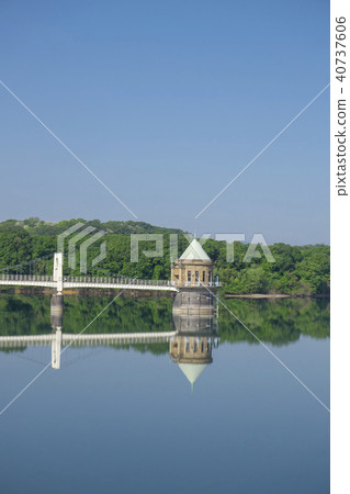 Sayama lake intake tower of fresh green 40737606