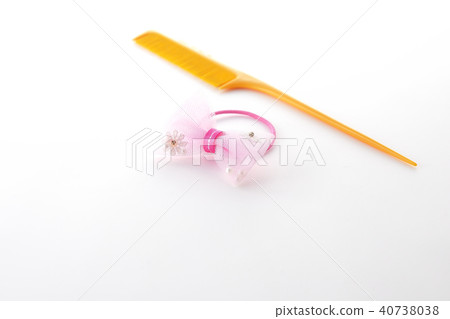 頭髮橡膠和梳子 40738038