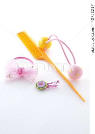 Hair rubber, hairpins and comb 40738217