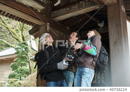 Foreigner sightseeing temple 40738224