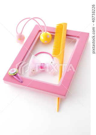 Hair rubber, hairpins and comb 40738226